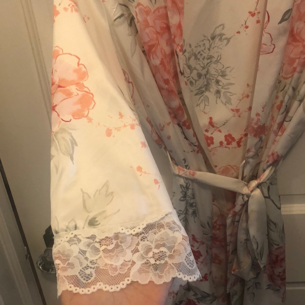 Small/Medium Bridal Robe - Picture 2 of 3